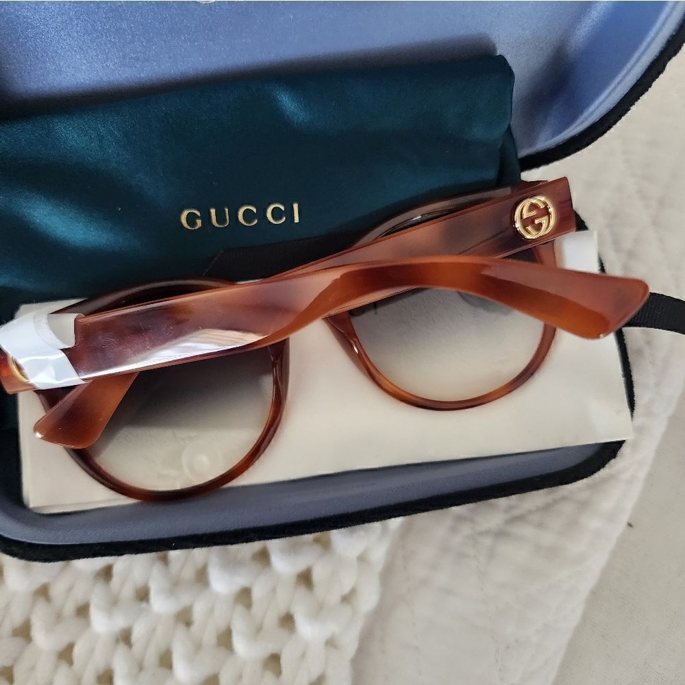 Gucci sunglasses new in case - Picture 6 of 12